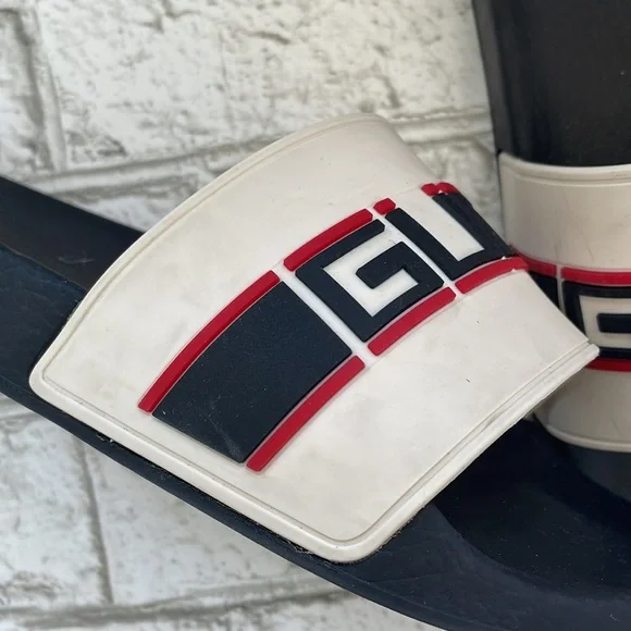 Gucci Pool Sides - Picture 6 of 13